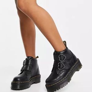 Dr Martens Devon hearts size 6